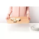 Deszka felületén teljes hosszban elhelyezkedő bemélyedések, melyet arra terveztek, hogy a morzsákat összegyűjtse, így tiszta munkafelületet biztosít.