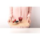 Kétfunkciós: a lapos oldal ideális tálaláshoz, míg az alsó rész vágásra lett tervezve.