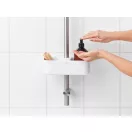 A Shower Caddy-ben mindig kéznél lesz a tusfürdője, bőrápoló készíménye, borotvája.