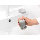 Könnyen fogható – ergonomikus tenyérkefe biztos markolattal, még nedves állapotban is.