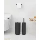 A WC-kefe és a tartalék WC-papírtartó padlón is megáll.