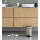 Brabantia szemetes egy ízléses fürdőszobában