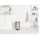 A "Metallic Gold" színválaszték elegáns és luxus hangulatot teremt.
