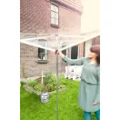 Brabantia Essential rotációs szárítógép minimális helyet foglal el a kertben.