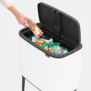 A nyomófedél a következő lenyomásig nyitva marad