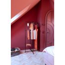 Kisebb mosásnál a keret félig is kihajtható, így az állvány helytakarékosan, közvetlenül a falhoz tolva is használható.