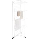 A szárítópálcák közötti széles sorközök biztosítják a levegő szabad áramlását, így a sűrűn teregetett ruhák is gyorsan és frissen száradnak.