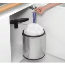 Hozzáillő PerfectFit szemeteszsákok kaphatók.