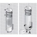 Nyomja le a tartókonzol alján lévő nyelvet és emelje le a WC-kefe házát.