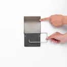 A WC-papírtartó rúd iránya megfordítható.