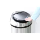 Soft-touch nyomófedél.