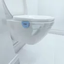 A WC csésze peremére könnyen, és biztonsággal felakasztható.