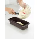Ez a 24 cm-es téglalap alakú forma a legjobb választás, ha egyenletes, szögletes desszerteket vagy piskótákat szeretne készíteni.