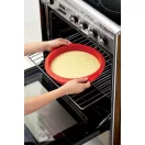 Ennek a prémium eszköznek a tapadásmentes felülete biztosítja a könnyű kiszedést a formából, így a legkényesebb piskóták, piték és torták is egyben, hibátlan élekkel kerülnek a tányérra.