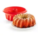 Ez a könnyű, rugalmas, tapadásmentes forma 22 cm átmérővel pontosan az a sokoldalú alapdarab, amire a legnépszerűbb családi tortákhoz, pitékhez vagy piskótákhoz szüksége van.