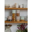 Sokoldalú tárolás: ez az ötletes és nélkülözhetetlen tárolóedény segít a száraz élelmiszerek rendszerezésében, miközben maximálisan kihasználja és megvédi a rendelkezésre áll...