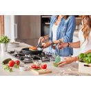 A prémium szilikonból készült komponensek akár 220°C-os hőmérsékletnek is ellenállnak. Ez a speciális anyagösszetétel megerősíti azokat a kritikus pontokat, amelyek közvetlenül ér...