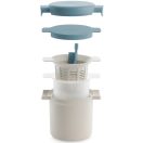 A szett részei: hőszigetelő külső tartály, üvegedény (melegítéshez és tároláshoz), szűrőbetét, passzírozó és 2 db fedél.