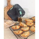 Süsd meg ételeidet gyorsan és egyenletesen ennek a szőnyegnek köszönhetően, amely optimalizálja a forró levegő áramlását a forrólevegős fritőzben.