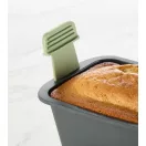 Emelje fel a fogantyúkat a kosár könnyű kivételéhez, míg leengedésükkel maximalizálja a helyet a légkeveréses fritőzben főzés közben.